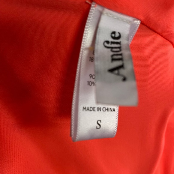Andie Cropped Rashguard size small - Picture 2 of 3